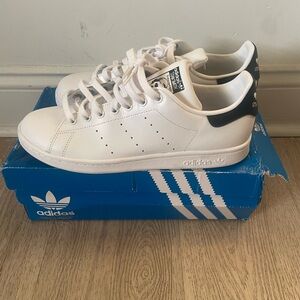Stan smith women’s size 10
